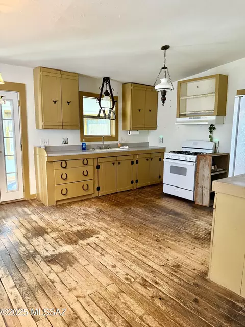 Kitchen - 4245 W Monte Vista Ln, Willcox, AZ 85643 photo 1 of 3