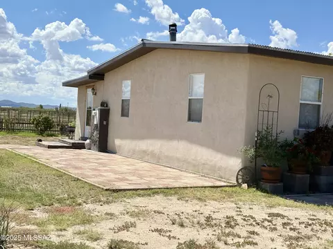 Exterior - 4245 W Monte Vista Ln, Willcox, AZ 85643 photo 4 of 9