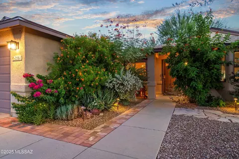 2561 W Glenbrook Way, Tucson, AZ 85741