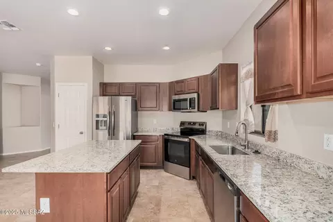 Kitchen - 60674 Eagle Heights Dr, Saddlebrooke, AZ 85739 photo 4 of 4