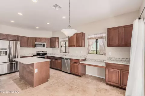 Kitchen - 60674 Eagle Heights Dr, Saddlebrooke, AZ 85739 photo 2 of 4