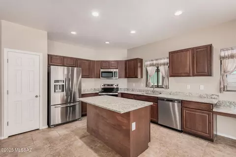 Kitchen - 60674 Eagle Heights Dr, Saddlebrooke, AZ 85739 photo 1 of 4