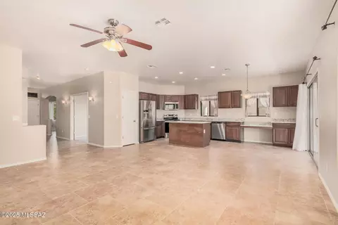 Living - 60674 Eagle Heights Dr, Saddlebrooke, AZ 85739 photo 1 of 4