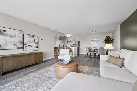 425 W Paseo Redondo Dr #8B, Tucson, AZ 85701