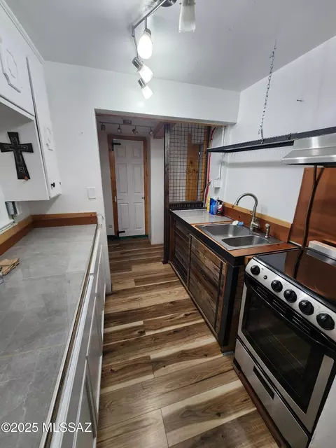 Kitchen - 337 E Glenn St, Tucson, AZ 85705 photo 1 of 2