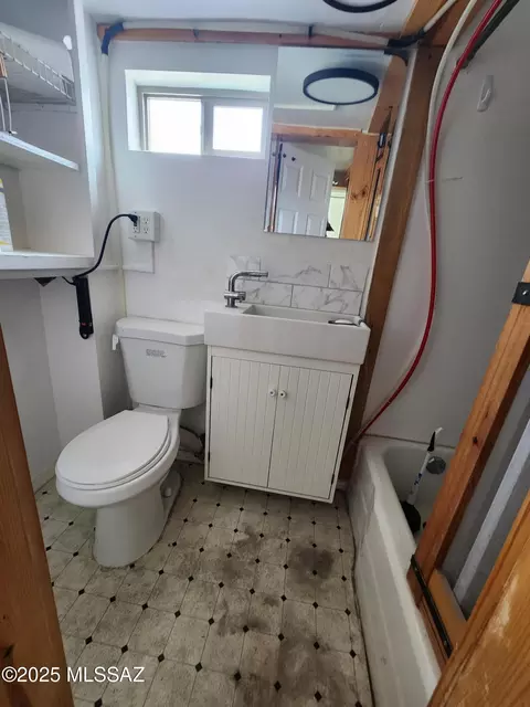 Bath - 337 E Glenn St, Tucson, AZ 85705 photo 1 of 1
