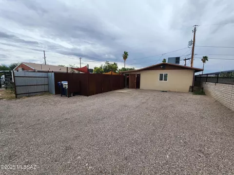 Exterior - 337 E Glenn St, Tucson, AZ 85705 photo 1 of 2