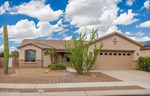 7524 W Suncatcher Dr, Tucson, AZ 85743