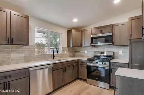 1220 W Fresno St, Tucson, AZ 85745