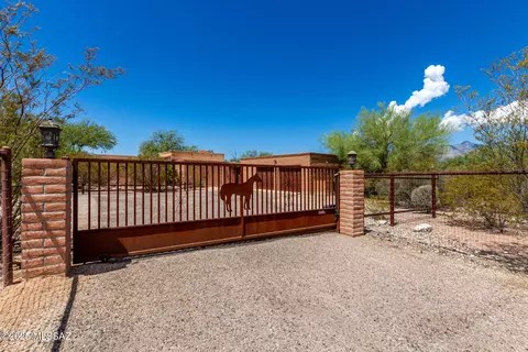 8605 E Tanque Verde Rd, Tucson, AZ 85749