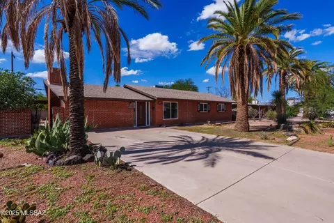 6538 E Calle Dened, Tucson, AZ 85710