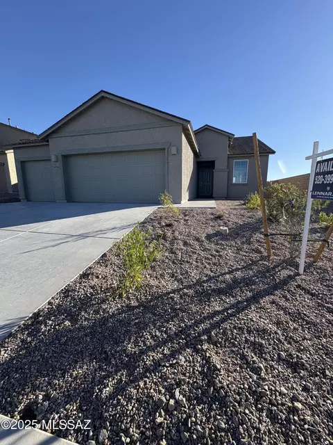 8756 E Crimson Snowberry Way, Vail, AZ 85641