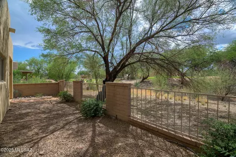 835 W Waterview Dr, Green Valley, AZ 85614