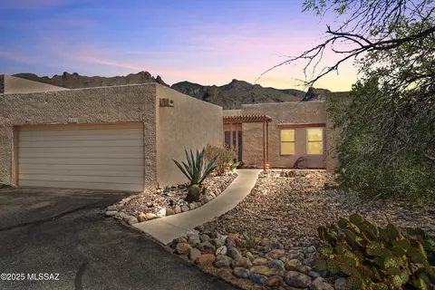 6542 N Foothills Dr, Tucson, AZ 85718