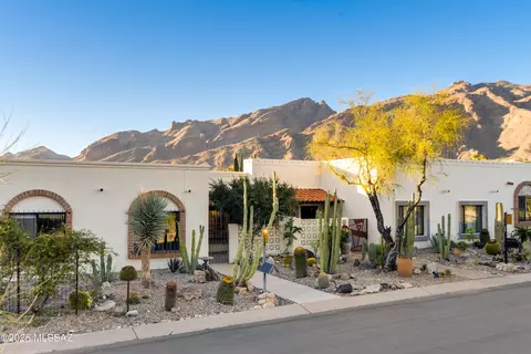 5834 N Camino Esplendora, Tucson, AZ 85718