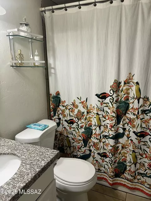 Bath - 12 E Nebraska St, Tucson, AZ 85706 photo 2 of 2