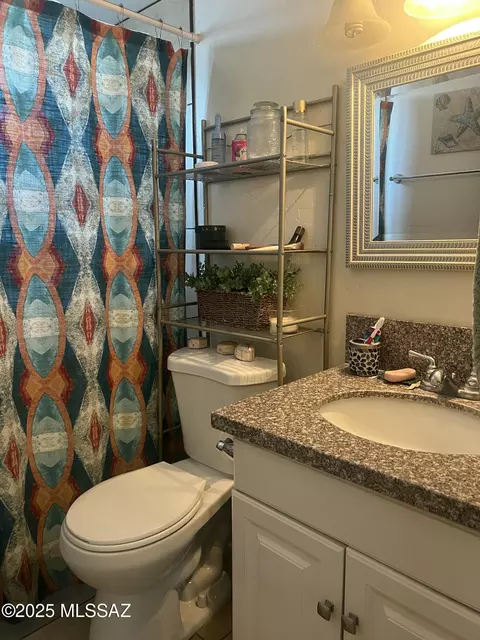 Bath - 12 E Nebraska St, Tucson, AZ 85706 photo 1 of 2