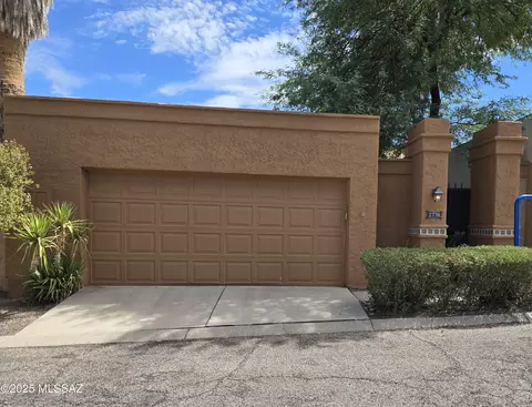2776 W Carnation Pl, Tucson, AZ 85745