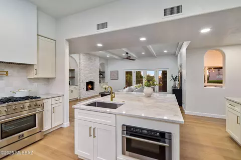 8510 N Nob Hill Dr, Tucson, AZ 85742