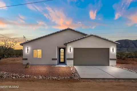 1725 Faro Ct, Rio Rico, AZ 85648