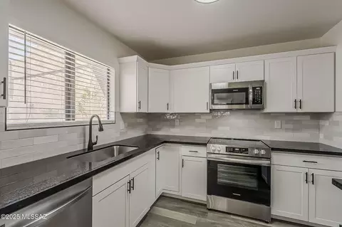2979 E Winterhaven Dr, Tucson, AZ 85716