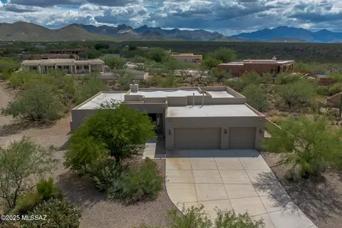 9364 E Desert Milkweed Ct, Corona De Tucson, AZ 85641