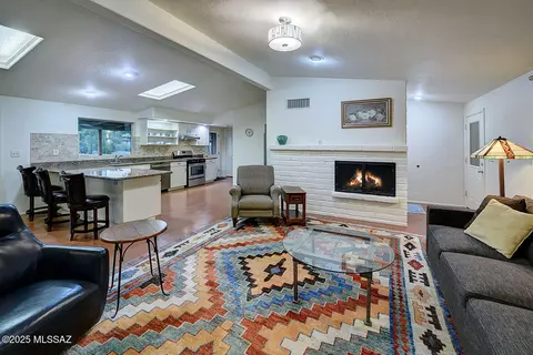 2702 N Golden West Ave, Tucson, AZ 85749