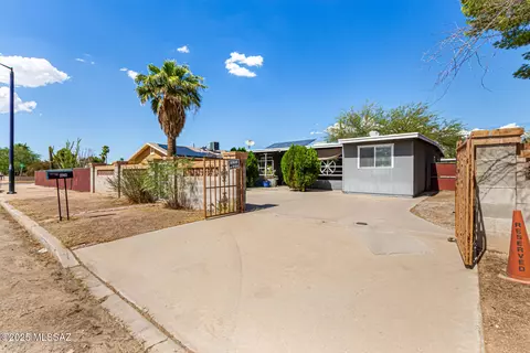 Exterior - 2961 E 30th St, Tucson, AZ 85713 photo 2 of 13