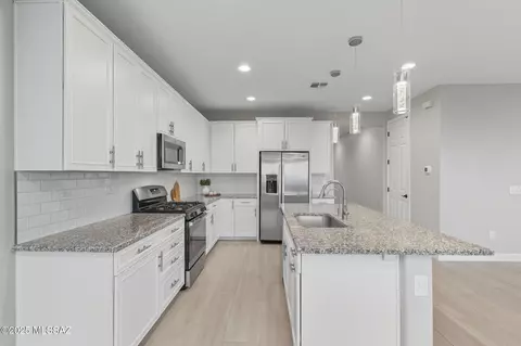 Kitchen - 12100 E Ryscott Cir, Vail, AZ 85641 photo 3 of 6