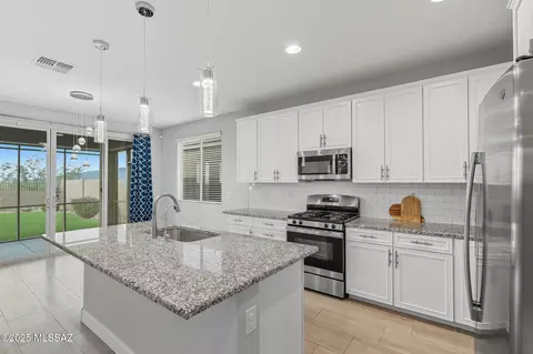 Kitchen - 12100 E Ryscott Cir, Vail, AZ 85641 photo 4 of 6