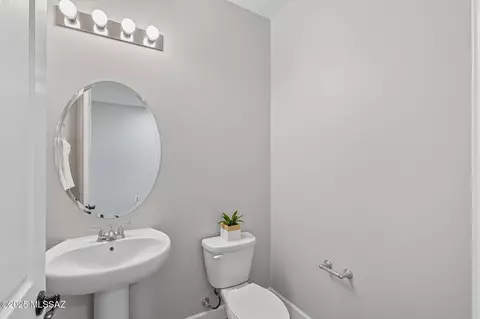 Bath - 12100 E Ryscott Cir, Vail, AZ 85641 photo 1 of 3