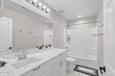 Bath - 12100 E Ryscott Cir, Vail, AZ 85641 photo 3 of 3