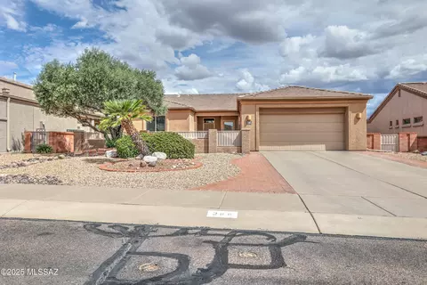 268 N Bent Ridge Dr, Green Valley, AZ 85614