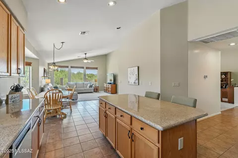 Kitchen - 14067 E Fairway Bluff Ct, Vail, AZ 85641 photo 6 of 7
