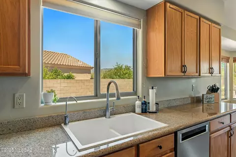 Kitchen - 14067 E Fairway Bluff Ct, Vail, AZ 85641 photo 5 of 7