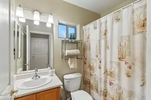 Bath - 14067 E Fairway Bluff Ct, Vail, AZ 85641 photo 4 of 4