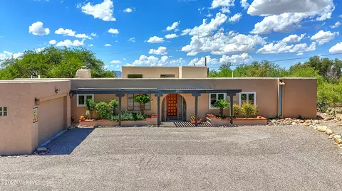 6935 N Calle Amorcito, Tucson, AZ 85718