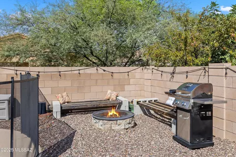 Exterior - 8002 Nautilus Dr, Tucson, AZ 85756 photo 3 of 4
