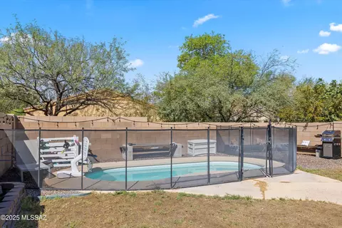 Exterior - 8002 Nautilus Dr, Tucson, AZ 85756 photo 4 of 4