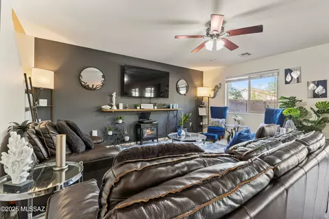 Living - 8002 Nautilus Dr, Tucson, AZ 85756 photo 2 of 5