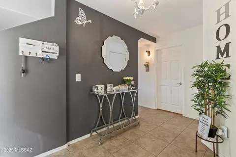 Entry Way - 8002 Nautilus Dr, Tucson, AZ 85756 photo 2 of 4
