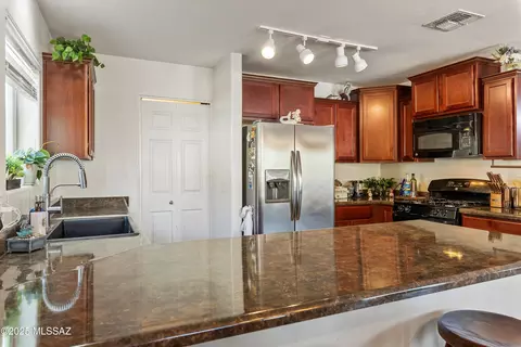 Kitchen - 8002 Nautilus Dr, Tucson, AZ 85756 photo 2 of 4
