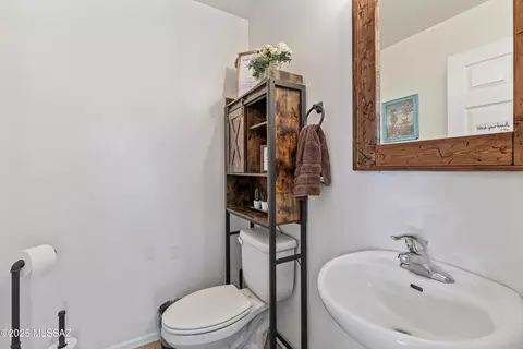 Bath - 8002 Nautilus Dr, Tucson, AZ 85756 photo 1 of 2