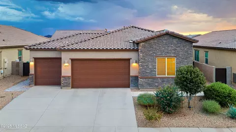 10905 W Radcliff Dr, Marana, AZ 85653