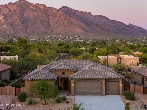 8676 N Zenyatta Dr, Tucson, AZ 85704