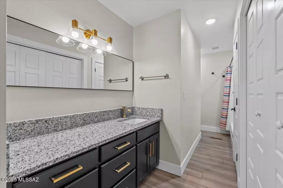 Bath - 417 E Lonestar Rd, Safford, AZ 85546 photo 1 of 4