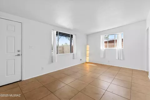 Living - 4780 E 3rd St, Tucson, AZ 85711 photo 1 of 2