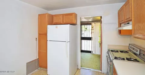 Kitchen - 5665 E 25th St, Tucson, AZ 85711 photo 3 of 4