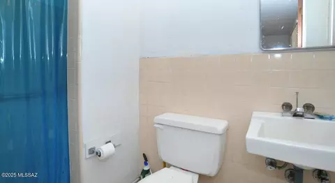 Bath - 5665 E 25th St, Tucson, AZ 85711 photo 1 of 4