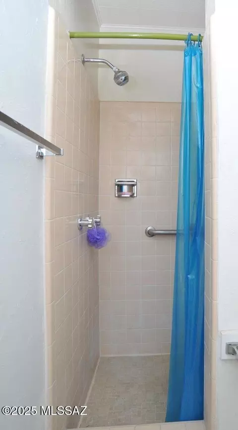 Bath - 5665 E 25th St, Tucson, AZ 85711 photo 2 of 4